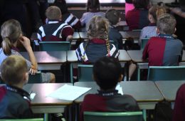 درخواست حزب کارگر استرالیا برای لغو تمامی رویدادها و تعطیلی مدارس