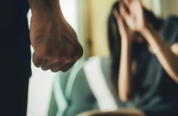 کمک پنج هزار دلاری به قربانیان خشونت خانگی با ویزای موقت