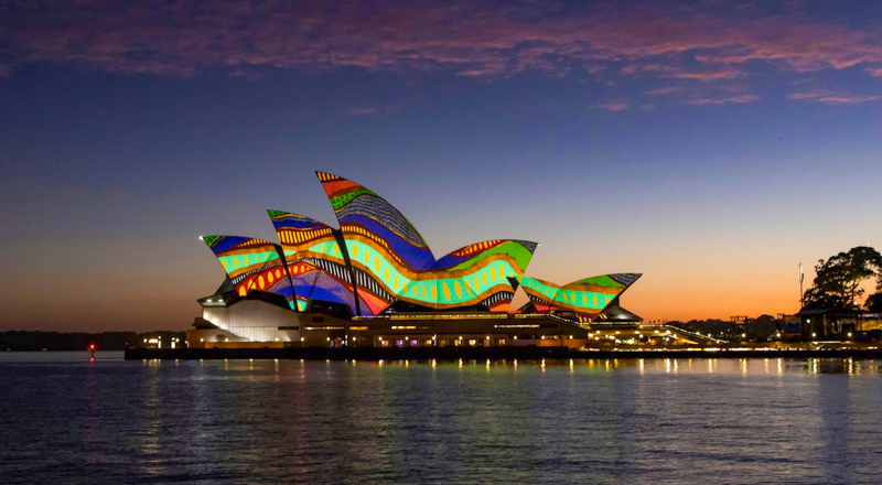 نورافشانی زیبای اپراهاوس سیدنی با هنر بومیان در روز استرالیا