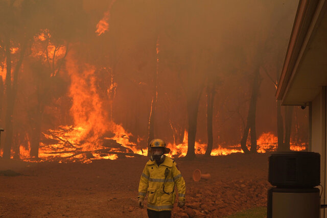 آتش سوزی جنگلی موجب تخریب ده‌ها خانه در استرالیای غربی شد
