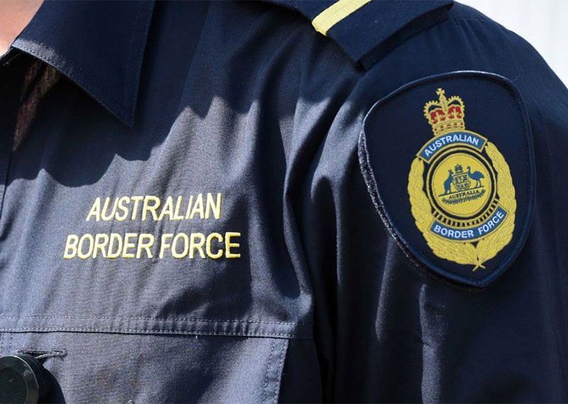 افسران در فرودگاه‌های استرالیا می‌توانند موبایل افراد را ضبط و وارسی کنند