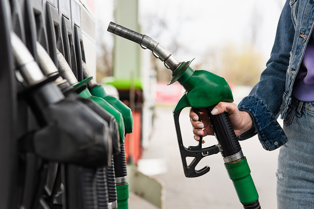 برنامه دولت برای کاهش قیمت بنزین از طریق کاهش مالیات غیرمستقیم سوخت