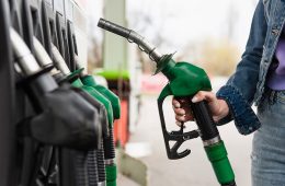۸ راهکار برای صرفه‌جویی در هزینه بنزین