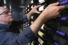 آزمایش درپوش‌ ضد تقلب بطری شراب در استرالیای جنوبی