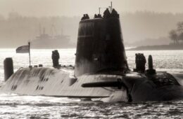 با هدف مقابله با چین، آمریکا و بریتانیا به استرالیا زیردریایی اتمی می‌دهند