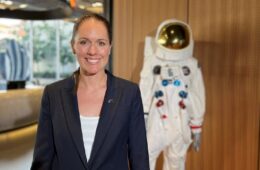 اولین زن استرالیایی به عنوان فضانورد آموزش می‌بیند