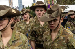 ارتش استرالیا به سربازان کشورهای خارجی اجازه خدمت می‌دهد