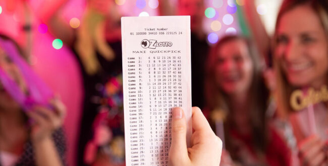 زوج ایرانی ساکن پرت ۱۵ میلیون دلار برنده شدند اما به فرزندان‌شان گفتند فقط ۱۵ هزار دلار برده‌اند