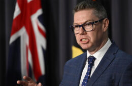 خودداری وزیر صنایع دفاعی استرالیا از اظهارنظر درباره حمله قریب‌الوقوع آمریکا به ایران: در کنار مردم شجاع ایران در مبارزه‌شان علیه سرکوب ایستاده‌ایم