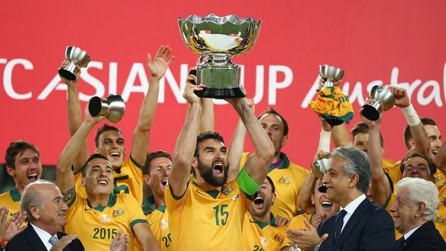 کاپیتان تیم ملی فوتبال استرالیا کفش‌هایش را آویخت