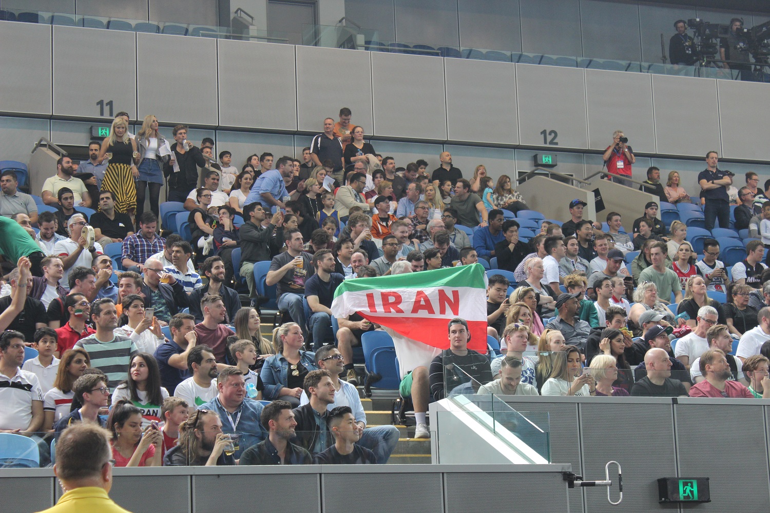 تیم ملی باخت، تماشاگران ایرانی بردند