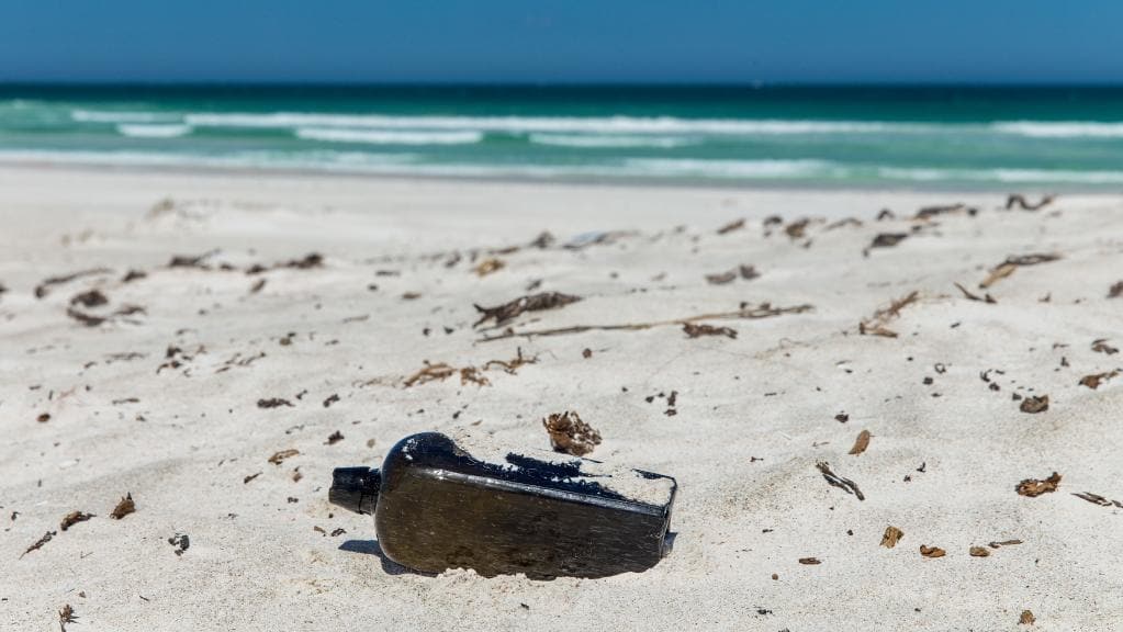 کشف قدیمی‌ترین بطری‌ حاوی پیام دریایی دنیا در ساحل استرالیا