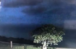 پدیدار شدن یوفو در آسمان استرالیا پس از وقوع صاعقه