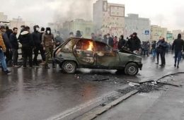 کشته شدن چندین نفر در اعتراض‌های سراسری در ده‌ها شهر ایران