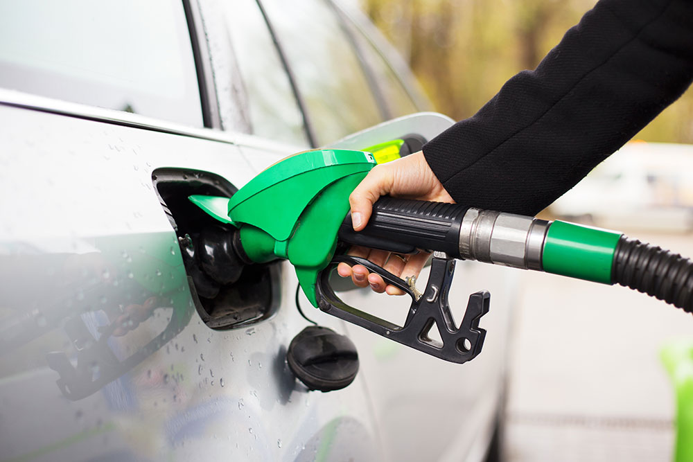 خبر خوش برای رانندگان، قیمت بنزین در آستانه کریسمس کاهش یافت