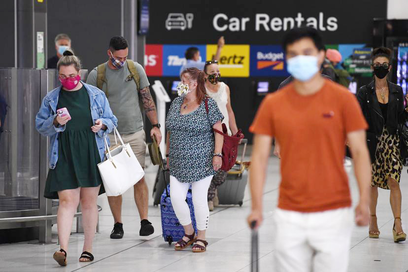 الزام دوز سوم واکسن در برخی مشاغل و زدن ماسک در فرودگاه‌های ویکتوریا لغو شد