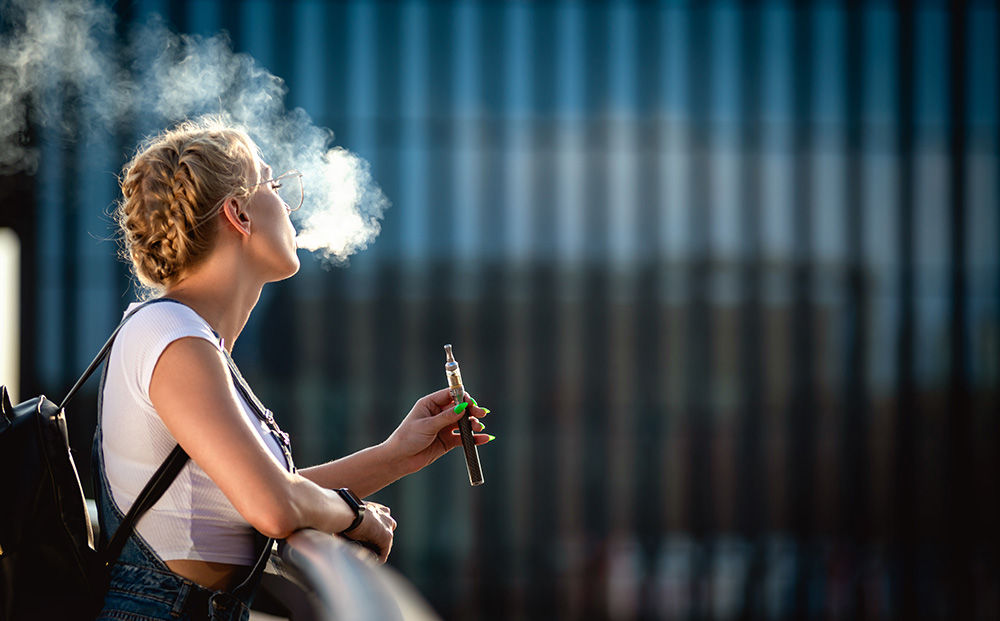 باورهای غلط، مضرات و مقررات؛ همه چیز درباره سیگارهای الکترونیکی