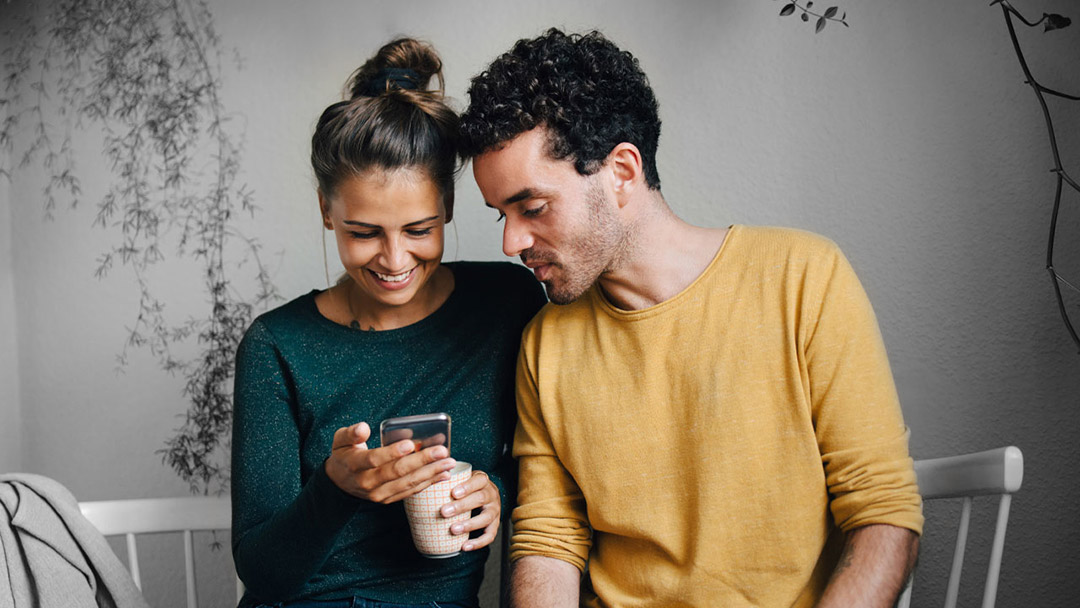 قبل از افتتاح حساب بانکی مشترک با شریک زندگی، چه مواردی را باید در نظر گرفت؟