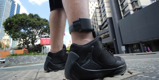 پیشنهاد قانون جدید در کوئینزلند: امکان استفاده از پابند الکترونیکی برای کودکان ۱۰ ساله