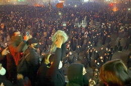 روزنامه آستریلین: مردم ایران به حمایت مردم سراسر جهان نیاز دارند